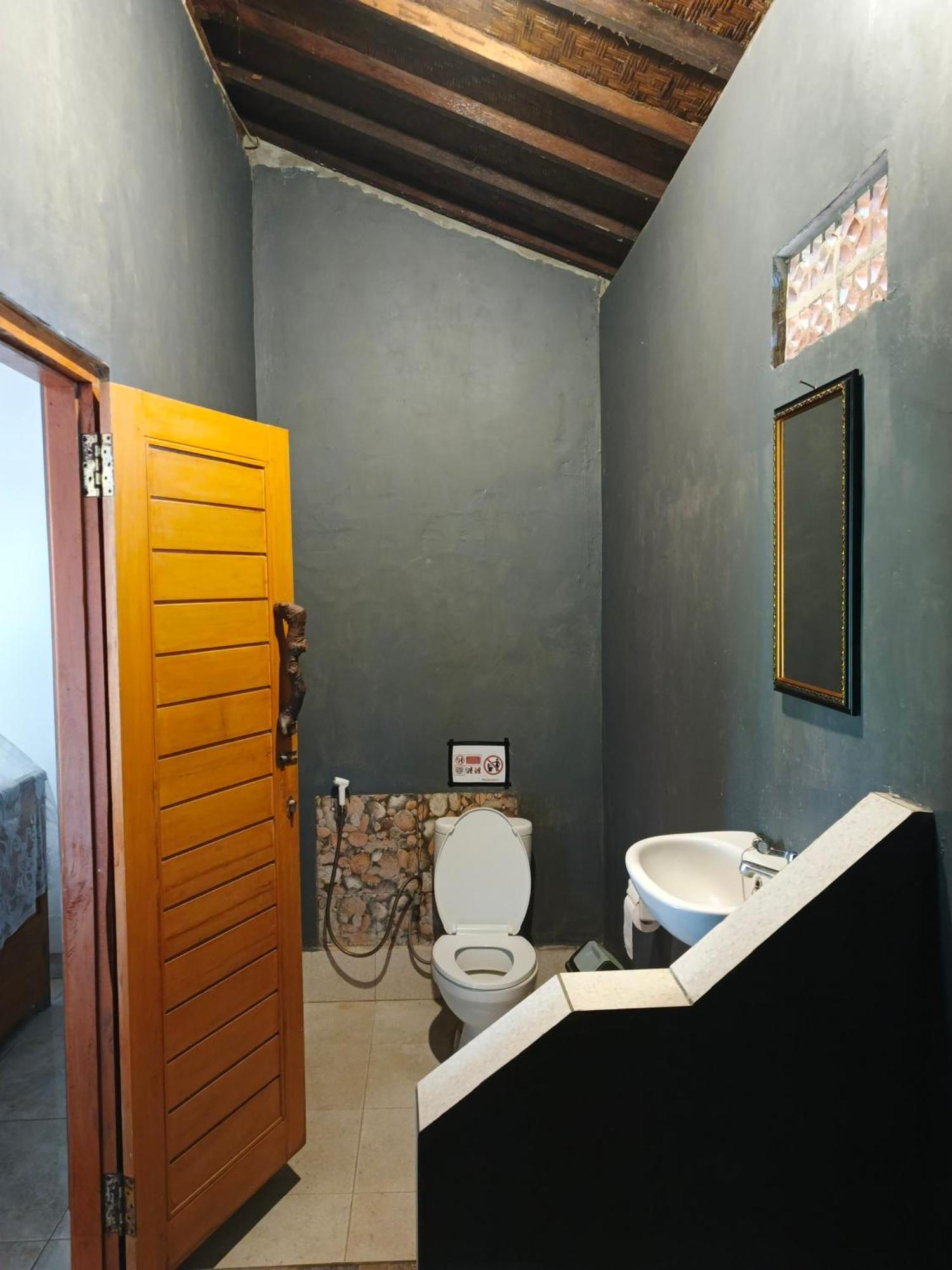 Friend House Stay & Surf Airsatang Esterno foto