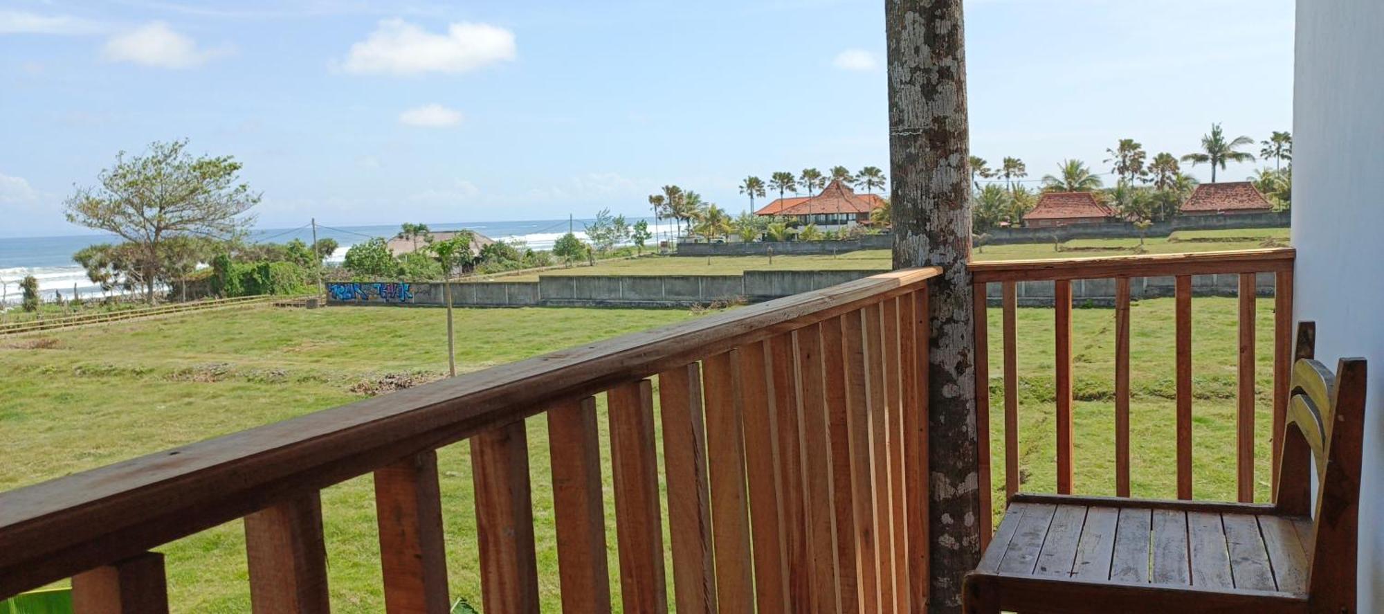 Friend House Stay & Surf Airsatang Esterno foto