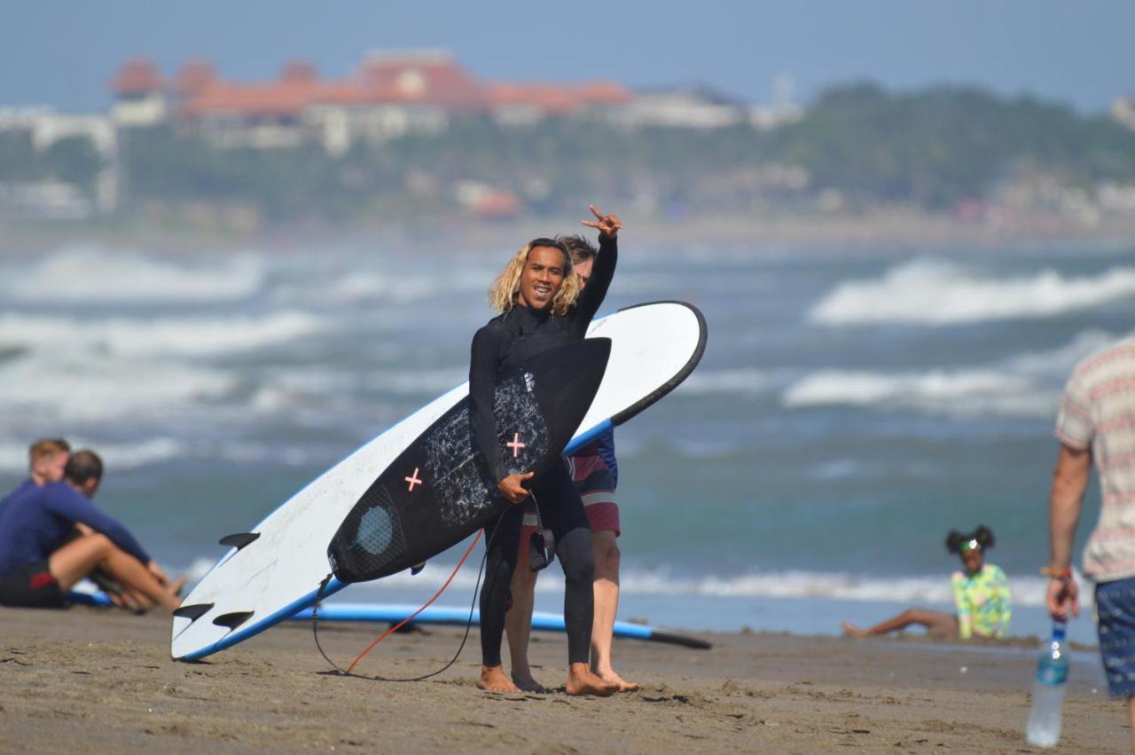 Friend House Stay & Surf Airsatang Esterno foto